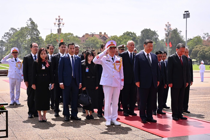 Tổng Bí thư Tô Lâm và Tổng Bí thư, Chủ tịch Trung Quốc Tập Cận Bình viếng Chủ tịch Hồ Chí Minh- Ảnh 5. Tổng Bí thư Tô Lâm và Tổng Bí thư, Chủ tịch Trung Quốc Tập Cận Bình viếng Chủ tịch Hồ Chí Minh- Ảnh 5.