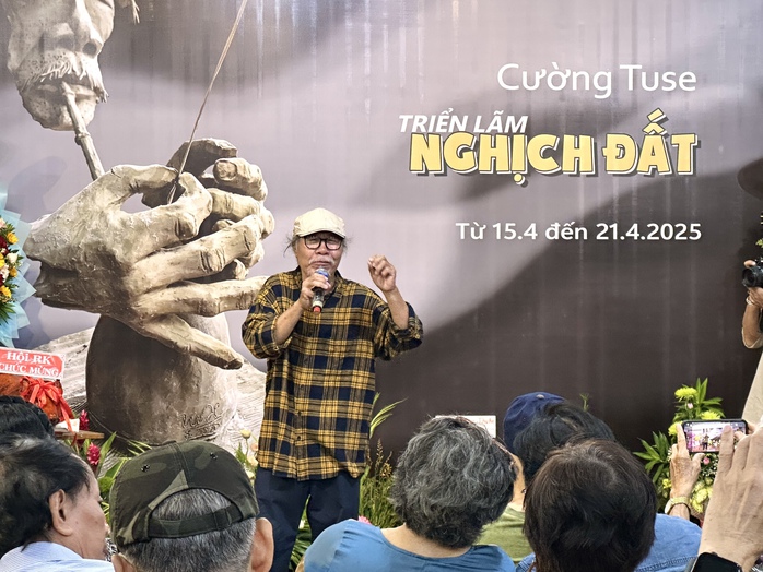 Cường Tuse gây "sốt" với tượng chân dung- Ảnh 1. Cường Tuse gây "sốt" với tượng chân dung- Ảnh 1.