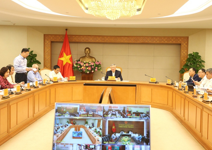 Phó Thủ tướng nhắc nhở một số địa phương "đá bóng lên, đá bóng xuống" khi gỡ khó cho điện sạch- Ảnh 1. Phó Thủ tướng nhắc nhở một số địa phương "đá bóng lên, đá bóng xuống" khi gỡ khó cho điện sạch- Ảnh 1.