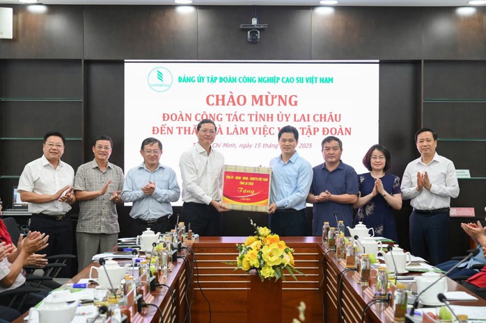 Lai Châu và VRG phối hợp phát triển cao su, nâng kinh tế vùng cao- Ảnh 1. Lai Châu và VRG phối hợp phát triển cao su, nâng kinh tế vùng cao- Ảnh 1.