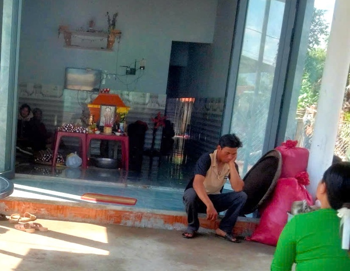 Đang trú mưa, 7 người bị sét đánh thương vong- Ảnh 1.