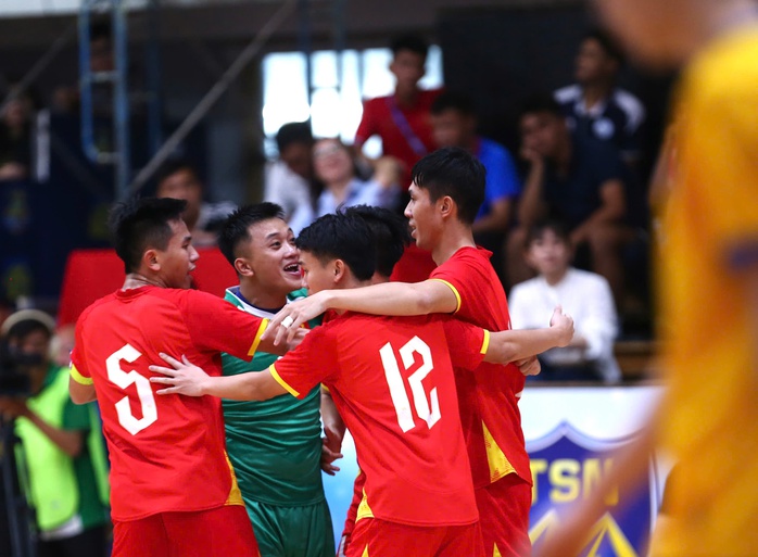 Tuyển futsal Việt Nam khiến đội tốp 7 thế giới Kazakhstan vuột chiến thắng- Ảnh 2. Tuyển futsal Việt Nam khiến đội tốp 7 thế giới Kazakhstan vuột chiến thắng- Ảnh 2.