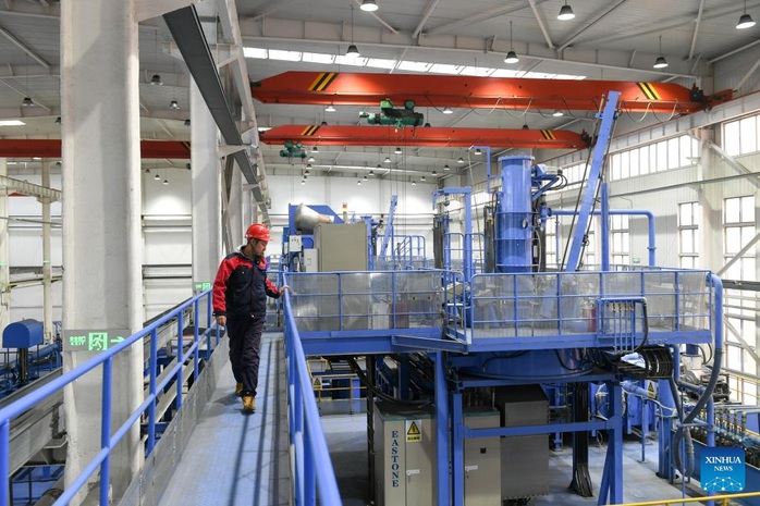 Một công nhân tại nhà máy của Công ty JL MAG Rare Earth (Baotou) chuyên khai thác đất hiếm tại TP Bao Đầu, Khu tự trị Nội Mông - Trung Quốc Ảnh: TÂN HOA XÃ Một công nhân tại nhà máy của Công ty JL MAG Rare Earth (Baotou) chuyên khai thác đất hiếm tại TP Bao Đầu, Khu tự trị Nội Mông - Trung Quốc Ảnh: TÂN HOA XÃ