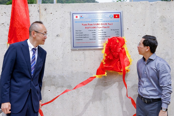 Lễ gắn biển công trình đập Sabo. Ảnh: JICA Lễ gắn biển công trình đập Sabo. Ảnh: JICA