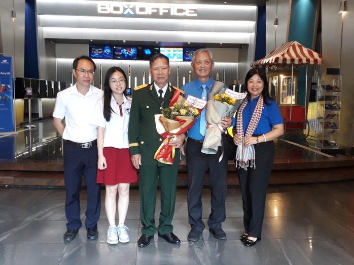 Anh hùng Tô Văn Đực bất ngờ với doanh thu "Địa đạo: Mặt trời trong bóng tối"- Ảnh 4. Anh hùng Tô Văn Đực bất ngờ với doanh thu "Địa đạo: Mặt trời trong bóng tối"- Ảnh 4.