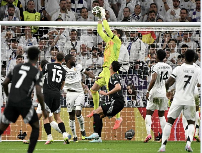 Arsenal mừng chiến thắng tại Bernabeu, Real Madrid thành cựu vương- Ảnh 2.