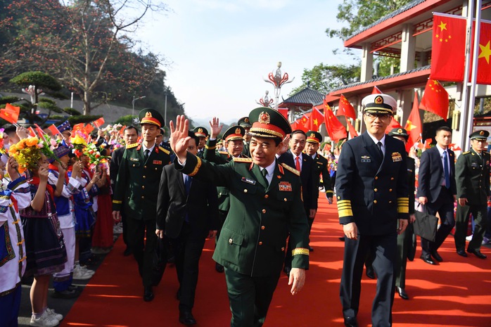 Đại tướng Phan Văn Giang sang Trung Quốc giao lưu quốc phòng biên giới Việt - Trung lần thứ 9- Ảnh 8. Đại tướng Phan Văn Giang sang Trung Quốc giao lưu quốc phòng biên giới Việt - Trung lần thứ 9- Ảnh 8.