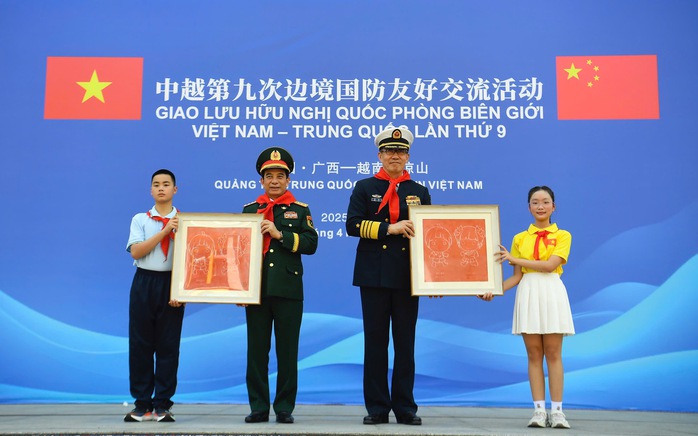 Hải quân Việt Nam - Trung Quốc tuần tra liên hợp trên vịnh Bắc Bộ- Ảnh 8. Hải quân Việt Nam - Trung Quốc tuần tra liên hợp trên vịnh Bắc Bộ- Ảnh 8.