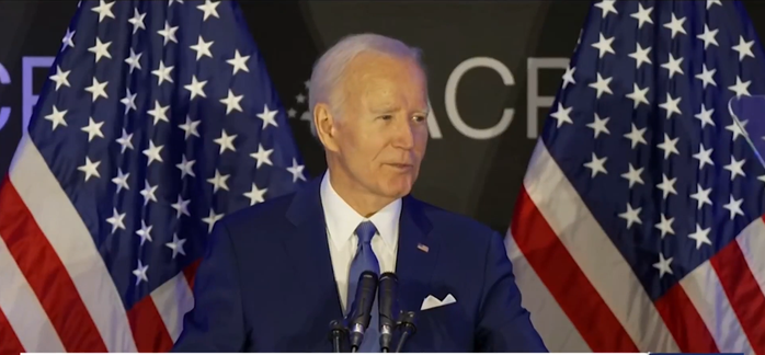 Tổng thống Joe Biden phát biểu hôm 15-4. Ảnh: NBCChicago Tổng thống Joe Biden phát biểu hôm 15-4. Ảnh: NBCChicago