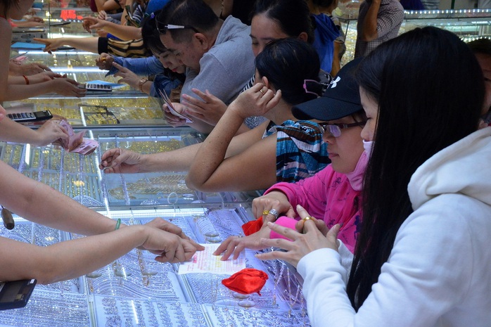 Giá vàng hôm nay, 17-4: Tăng mạnh, lập kỷ lục mới- Ảnh 1. Giá vàng hôm nay, 17-4: Tăng mạnh, lập kỷ lục mới- Ảnh 1.