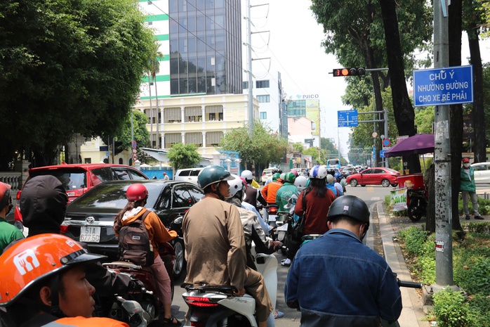 TP HCM có phương án mới để giảm kẹt xe- Ảnh 3. TP HCM có phương án mới để giảm kẹt xe- Ảnh 3.