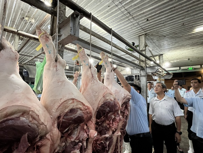 Giá heo hơi hôm nay 16-4: Đồng loạt tăng vọt, miền Nam lập đỉnh mới- Ảnh 1. Giá heo hơi hôm nay 16-4: Đồng loạt tăng vọt, miền Nam lập đỉnh mới- Ảnh 1.