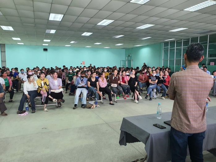 Công ty Minh Hoàng 2 hứa nộp 10,3 tỉ đồng BHXH, chi trả thưởng Tết cho công nhân- Ảnh 2. Công ty Minh Hoàng 2 hứa nộp 10,3 tỉ đồng BHXH, chi trả thưởng Tết cho công nhân- Ảnh 2.