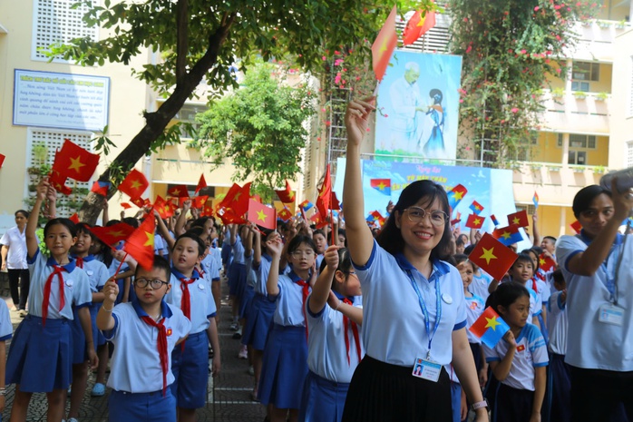 TP HCM: Xúc động hình ảnh bản đồ Tổ quốc được xếp bởi học sinh tiểu học- Ảnh 5. TP HCM: Xúc động hình ảnh bản đồ Tổ quốc được xếp bởi học sinh tiểu học- Ảnh 5.