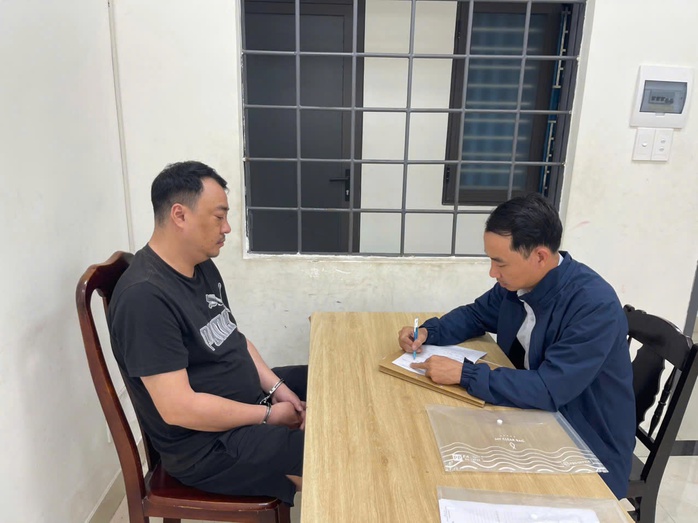 Cựu nhân viên ngân hàng ở Quảng Nam bị truy nã đặc biệt đã bị bắt- Ảnh 1. Cựu nhân viên ngân hàng ở Quảng Nam bị truy nã đặc biệt đã bị bắt- Ảnh 1.