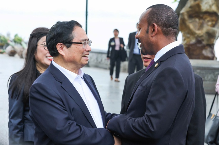 Hai Thủ tướng Việt Nam - Ethiopia tham quan chùa Trấn Quốc- Ảnh 3. Hai Thủ tướng Việt Nam - Ethiopia tham quan chùa Trấn Quốc- Ảnh 3.
