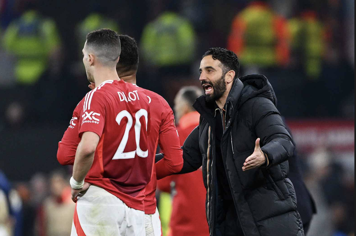 9 bàn thắng vỡ òa sân Old Trafford, Man United đoạt vé bán kết Europa League- Ảnh 8. 9 bàn thắng vỡ òa sân Old Trafford, Man United đoạt vé bán kết Europa League- Ảnh 8.