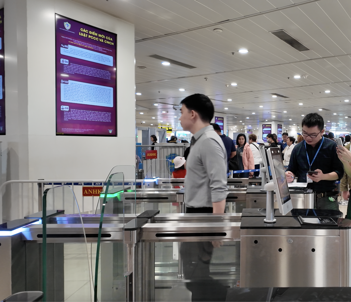 Vietnam Airlines tiên phong áp dụng thủ tục bay không giấy tờ- Ảnh 1. Vietnam Airlines tiên phong áp dụng thủ tục bay không giấy tờ- Ảnh 1.