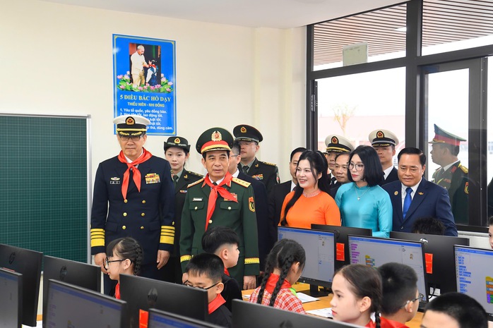 Bộ trưởng Phan Văn Giang đón Bộ trưởng Quốc phòng Trung Quốc sang Việt Nam giao lưu hữu nghị- Ảnh 7. Bộ trưởng Phan Văn Giang đón Bộ trưởng Quốc phòng Trung Quốc sang Việt Nam giao lưu hữu nghị- Ảnh 7.