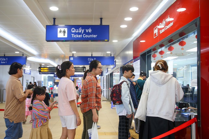 50 NĂM GIƯƠNG CAO NGỌN CỜ ĐẦU (*): Cất cánh, bay cao trên những đường băng- Ảnh 3. 50 NĂM GIƯƠNG CAO NGỌN CỜ ĐẦU (*): Cất cánh, bay cao trên những đường băng- Ảnh 3.