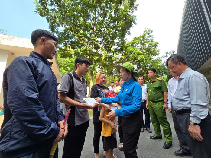 Vụ sập nhà xưởng khiến 3 người tử vong: Phó Chủ tịch tỉnh Bình Dương đến hiện trường- Ảnh 5.