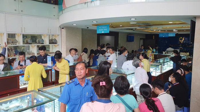 Tối 18-4, giá vàng giảm sốc sau chỉ đạo nóng của Phó Thủ tướng- Ảnh 1. Tối 18-4, giá vàng giảm sốc sau chỉ đạo nóng của Phó Thủ tướng- Ảnh 1.