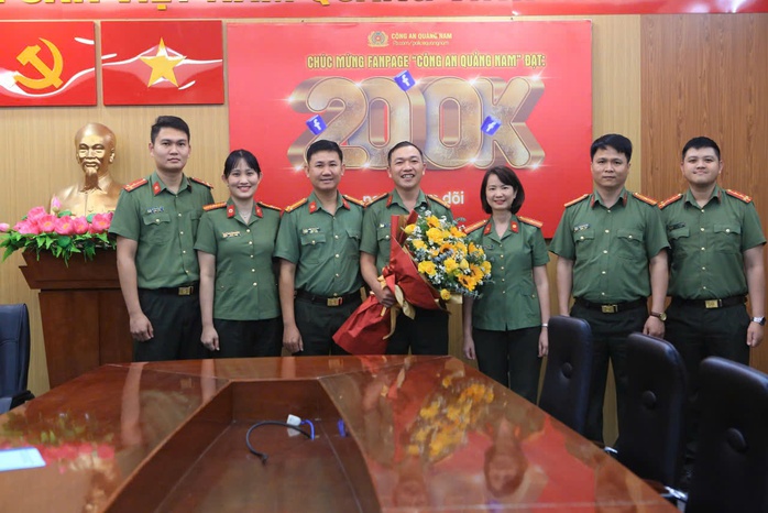 Lãnh đạo Công an Quảng Nam chúc mừng fanpage vượt 200.000 lượt theo dõi- Ảnh 2. Lãnh đạo Công an Quảng Nam chúc mừng fanpage vượt 200.000 lượt theo dõi- Ảnh 2.