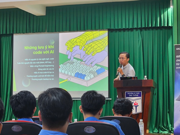 Sinh viên công nghệ thông tin "lập trình" tư duy để làm chủ AI- Ảnh 2. Sinh viên công nghệ thông tin "lập trình" tư duy để làm chủ AI- Ảnh 2.