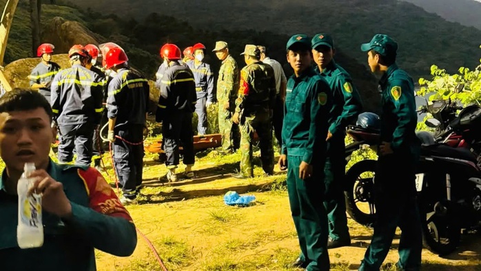 Đà Nẵng: Tìm thấy du khách nước ngoài đã tử vong dưới vực sâu bán đảo Sơn Trà- Ảnh 1. Đà Nẵng: Tìm thấy du khách nước ngoài đã tử vong dưới vực sâu bán đảo Sơn Trà- Ảnh 1.