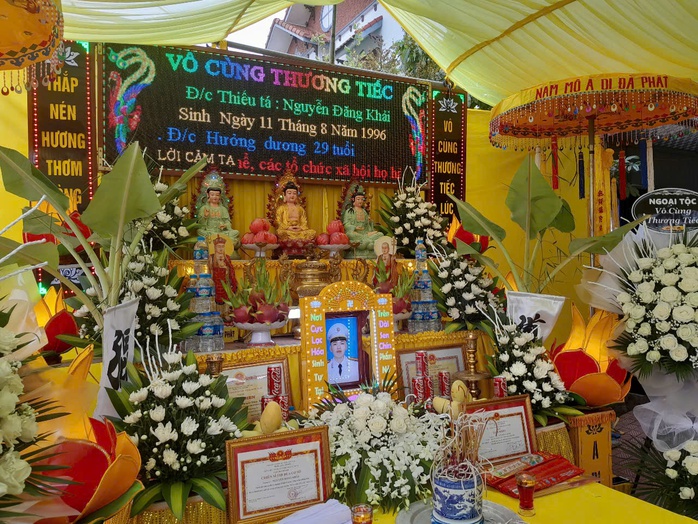 Thăng quân hàm vượt cấp cho Thượng úy Công an hy sinh khi bắt tội phạm ma túy- Ảnh 3. Thăng quân hàm vượt cấp cho Thượng úy Công an hy sinh khi bắt tội phạm ma túy- Ảnh 3.