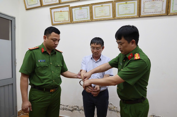 Bắt Phó giám đốc Trung tâm kiểm định ở TP HCM với hành vi "cực kỳ nguy hiểm"- Ảnh 1. Bắt Phó giám đốc Trung tâm kiểm định ở TP HCM với hành vi "cực kỳ nguy hiểm"- Ảnh 1.