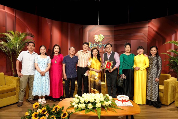 Kim Cương, Kim Xuân, Hồng Vân mừng "Nghệ sĩ và sàn diễn" tròn 10 năm- Ảnh 6. Kim Cương, Kim Xuân, Hồng Vân mừng "Nghệ sĩ và sàn diễn" tròn 10 năm- Ảnh 6.