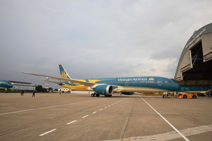 Máy bay Vietnam Airlines rực rỡ diện mạo mới nhân kỷ niệm 30 năm thành lập- Ảnh 6. Máy bay Vietnam Airlines rực rỡ diện mạo mới nhân kỷ niệm 30 năm thành lập- Ảnh 6.