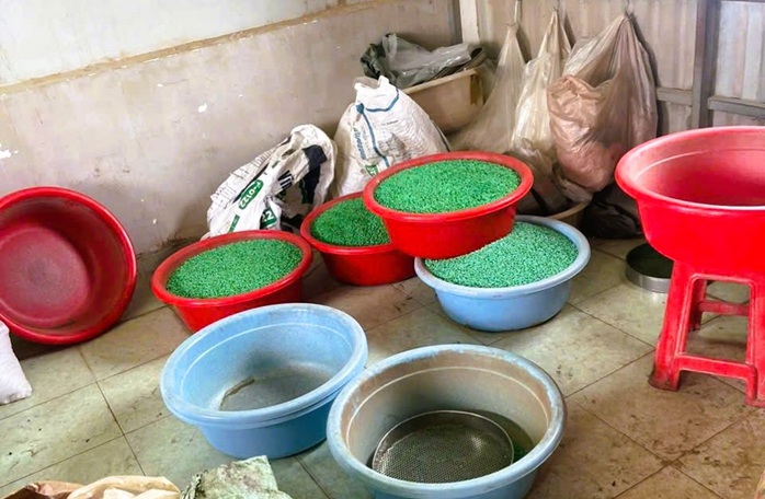 Vụ phá đường dây thuốc giả quy mô toàn quốc: Những hình ảnh ghê người- Ảnh 1. Vụ phá đường dây thuốc giả quy mô toàn quốc: Những hình ảnh ghê người- Ảnh 1.