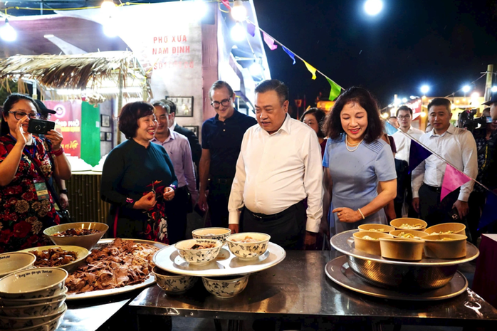 Khai mạc Festival Phở 2025: Tôn vinh tinh hoa phở Việt- Ảnh 1. Khai mạc Festival Phở 2025: Tôn vinh tinh hoa phở Việt- Ảnh 1.