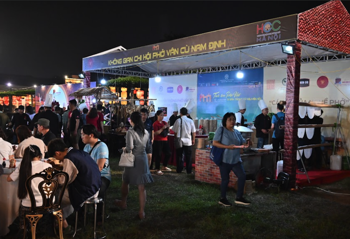 Khai mạc Festival Phở 2025: Tôn vinh tinh hoa phở Việt- Ảnh 5. Khai mạc Festival Phở 2025: Tôn vinh tinh hoa phở Việt- Ảnh 5.