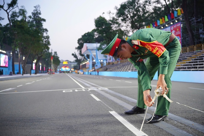 Hoành tráng tổng hợp luyện diễu binh, diễu hành lễ 30-4 tại TP HCM- Ảnh 3. Hoành tráng tổng hợp luyện diễu binh, diễu hành lễ 30-4 tại TP HCM- Ảnh 3.