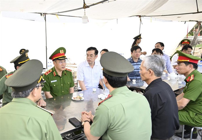 Đã bắt Bùi Đình Khánh, đối tượng nổ súng khiến thiếu tá công an hy sinh- Ảnh 6. Đã bắt Bùi Đình Khánh, đối tượng nổ súng khiến thiếu tá công an hy sinh- Ảnh 6.