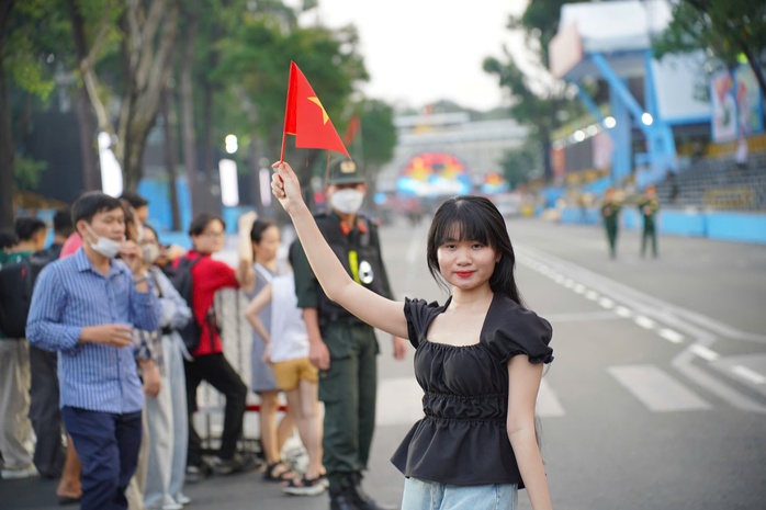 Hoành tráng tổng hợp luyện diễu binh, diễu hành lễ 30-4 tại TP HCM- Ảnh 4. Hoành tráng tổng hợp luyện diễu binh, diễu hành lễ 30-4 tại TP HCM- Ảnh 4.