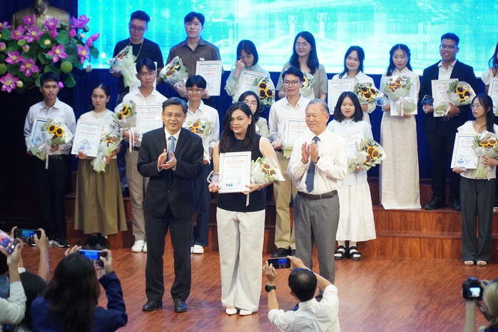 Giải thưởng Văn học trẻ ĐHQG TP HCM chỉ có 1 giải nhất- Ảnh 2. Giải thưởng Văn học trẻ ĐHQG TP HCM chỉ có 1 giải nhất- Ảnh 2.