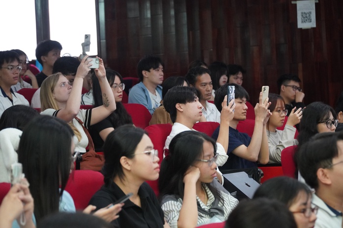 Giải thưởng Văn học trẻ ĐHQG TP HCM chỉ có 1 giải nhất- Ảnh 4. Giải thưởng Văn học trẻ ĐHQG TP HCM chỉ có 1 giải nhất- Ảnh 4.