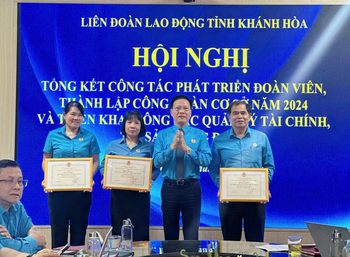 LĐLĐ Khánh Hòa phấn đấu kết nạp 20.000 đoàn viên mới - Ảnh 2. LĐLĐ Khánh Hòa phấn đấu kết nạp 20.000 đoàn viên mới - Ảnh 2.