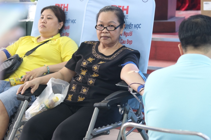 Hơn 150 CNVC-LĐ tham gia hiến máu tình nguyện chào mừng Tháng Công nhân- Ảnh 6. Hơn 150 CNVC-LĐ tham gia hiến máu tình nguyện chào mừng Tháng Công nhân- Ảnh 6.
