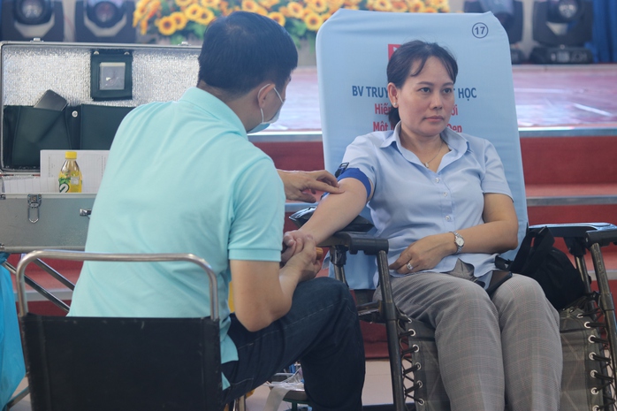 Hơn 150 CNVC-LĐ tham gia hiến máu tình nguyện chào mừng Tháng Công nhân- Ảnh 2. Hơn 150 CNVC-LĐ tham gia hiến máu tình nguyện chào mừng Tháng Công nhân- Ảnh 2.