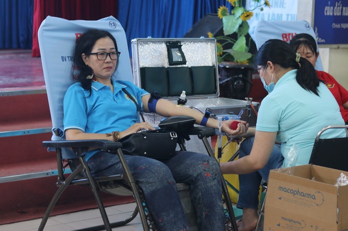Hơn 150 CNVC-LĐ tham gia hiến máu tình nguyện chào mừng Tháng Công nhân- Ảnh 1. Hơn 150 CNVC-LĐ tham gia hiến máu tình nguyện chào mừng Tháng Công nhân- Ảnh 1.