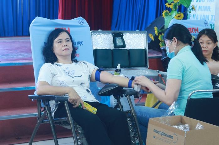Hơn 150 CNVC-LĐ tham gia hiến máu tình nguyện chào mừng Tháng Công nhân- Ảnh 7. Hơn 150 CNVC-LĐ tham gia hiến máu tình nguyện chào mừng Tháng Công nhân- Ảnh 7.