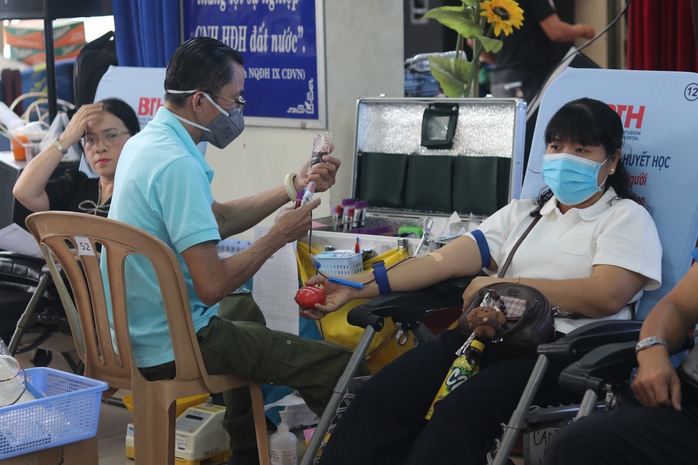 Hơn 150 CNVC-LĐ tham gia hiến máu tình nguyện chào mừng Tháng Công nhân- Ảnh 5. Hơn 150 CNVC-LĐ tham gia hiến máu tình nguyện chào mừng Tháng Công nhân- Ảnh 5.