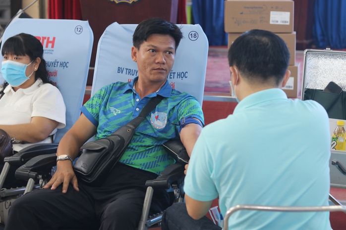 Hơn 150 CNVC-LĐ tham gia hiến máu tình nguyện chào mừng Tháng Công nhân- Ảnh 3. Hơn 150 CNVC-LĐ tham gia hiến máu tình nguyện chào mừng Tháng Công nhân- Ảnh 3.