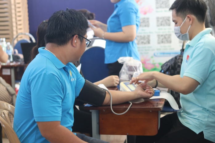 Hơn 150 CNVC-LĐ tham gia hiến máu tình nguyện chào mừng Tháng Công nhân- Ảnh 11. Hơn 150 CNVC-LĐ tham gia hiến máu tình nguyện chào mừng Tháng Công nhân- Ảnh 11.