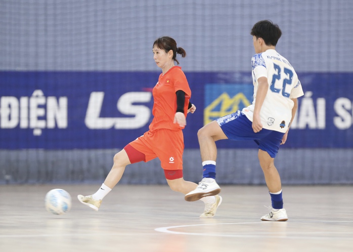 Tuyển futsal nữ Việt Nam có trận hòa kịch tính trước chuyến tập huấn Nhật Bản- Ảnh 1. Tuyển futsal nữ Việt Nam có trận hòa kịch tính trước chuyến tập huấn Nhật Bản- Ảnh 1.